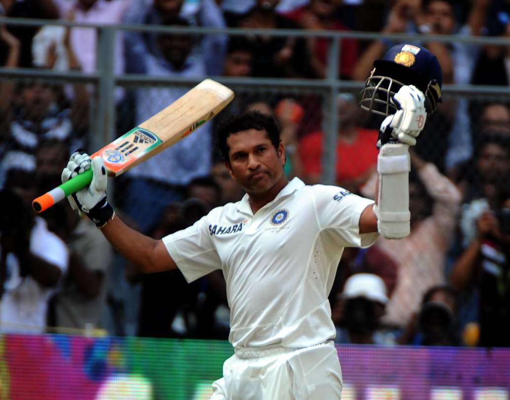 সচিন তেন্ডুলকর: বিশ্বের সর্বকালের সেরাদের অন্যতম। কিংবদন্তি এই ব্যাটসম্যানকে লক্ষ্ণণ রেখেছেন চার নম্বরে। ২০০ ম্যাচে সচিনের ইনিংস ৩২৯টি। রান করেছেন ১৫,৯২১। সর্বোচ্চ অপরাজিত ২৪৮। গড় ৫৩.৭৮। সেঞ্চুরি ৫১।