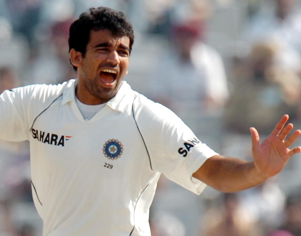 জাহির খান: সৌরভের সেই সোনার দলের অন্যতম প্রধান অস্ত্র। বাঁ হাতি পেসার জাহির মোট ৩১১টি উইকেট নিয়েছেন। কেরিায়ারে মোট ১১ বার ৫ উইকেট পেয়েছেন জাহির খান।