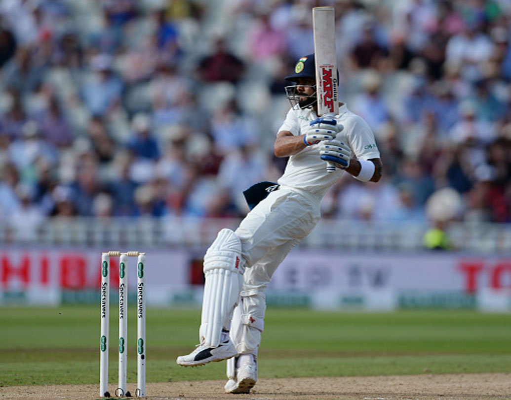 বিরাট কোহালি: আর এখানেই সচিনকে পিছনে ফেলে দিয়েছেন বিরাট। সচিনের থেকে একটি ম্যাচ কম খেলে, ১১৩টি ইনিংসে ২২তম শতরানটি করে ফেললেন বিরাট।