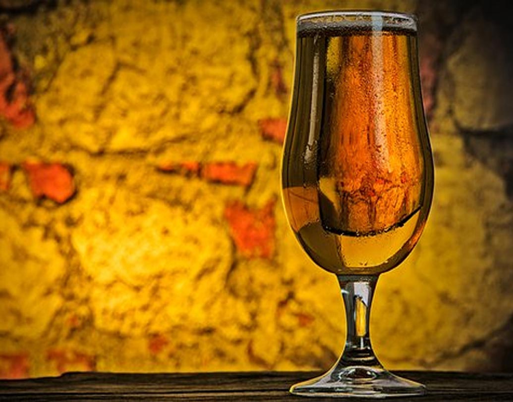 এক চুমক বিয়ার পান করলে নাকি অনিদ্রার হাত থেকে রেহাই মিলবে। কারণ বিয়ার হজমের গোলমাল কমায়।জার্নাল অব এগ্রিকালচার অ্যান্ড ফুড কেমিস্ট্রিতে প্রকাশিত হয়েছে গবেষণা।