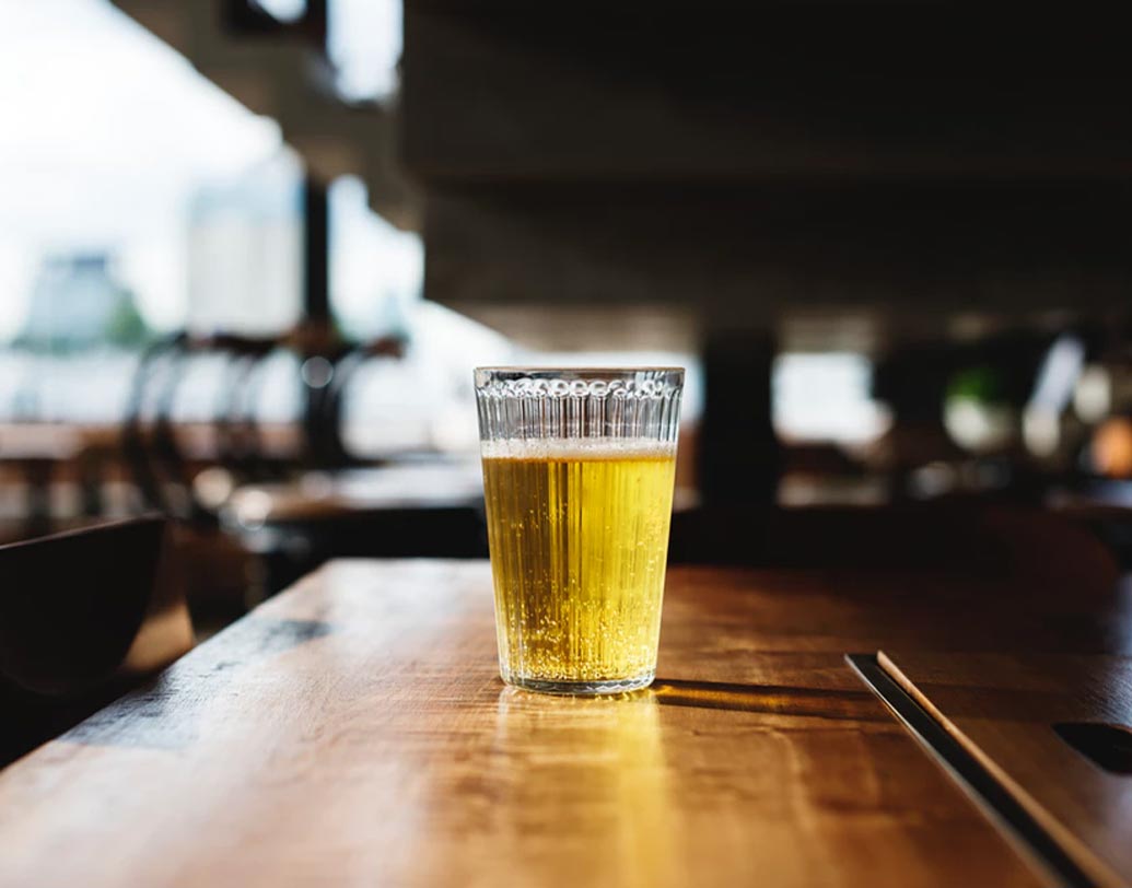 বিয়ার খেলে কমে হৃদরোগের আশঙ্কা, গবেষণাপত্রে এরকম উল্লেখ থাকলেও এবিষয়ে বিশেষজ্ঞ-চিকিৎসক গৌতম বিশ্বাস বলেন, কোনও মেডিসিনের বইয়ে এই সম্ভাবনার কথা লেখা নেই।