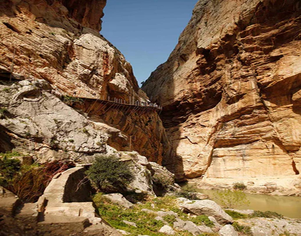 এল চোররো ও গাইতানেখো ঝর্ণার পাশেই ছিল একটি জলবিদ্যুৎ কেন্দ্র। ১৯০১-১৯০৫ নাগাদ সেখানকার কর্মীদের যাতায়াতের জন্য এই সংকীর্ণ পথ তৈরি হয়।