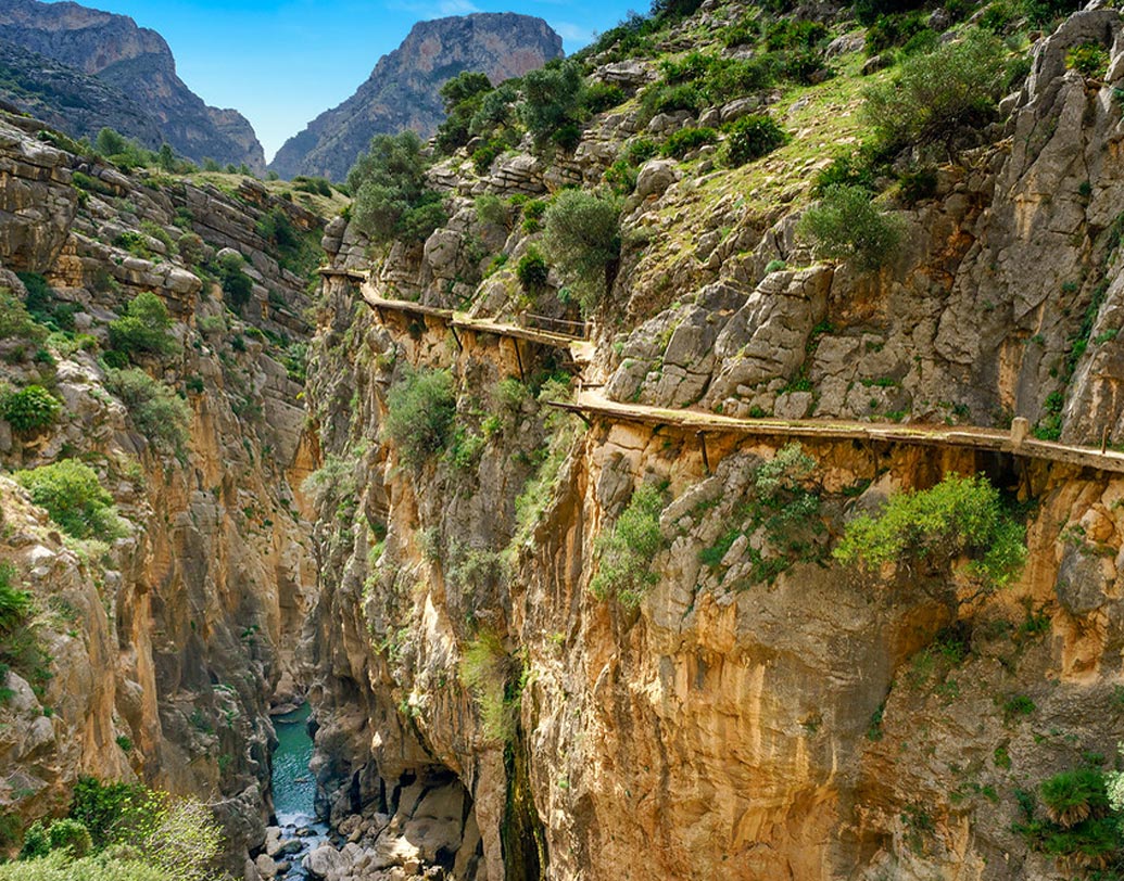 ২০১৫ সালের পর প্রায় সাড়ে ছয় লক্ষ পর্যটক পাড়ি জমিয়েছেন এই পথে। মঙ্গল থেকে শুক্রবার, সাধারণের জন্য চার দিন খোলা থাকে এই পথ।