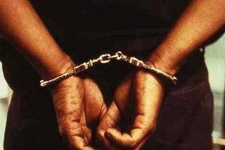 Presence of mind of Uncle help police to arrest couple