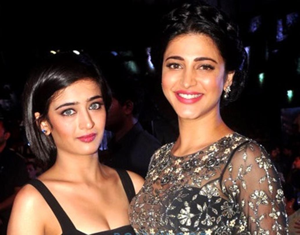 শ্রুতি হাসান ও অক্ষরা হাসান: কিংবদন্তি অভিনেতা কমল হাসানের দুই মেয়ে। শ্রুতি কাজ করছেন বলিউডে। অক্ষরা কাজ করছেন দক্ষিণ ভারতীয় ছবির জগতে। দু’জনেই বেশ জনপ্রিয়।