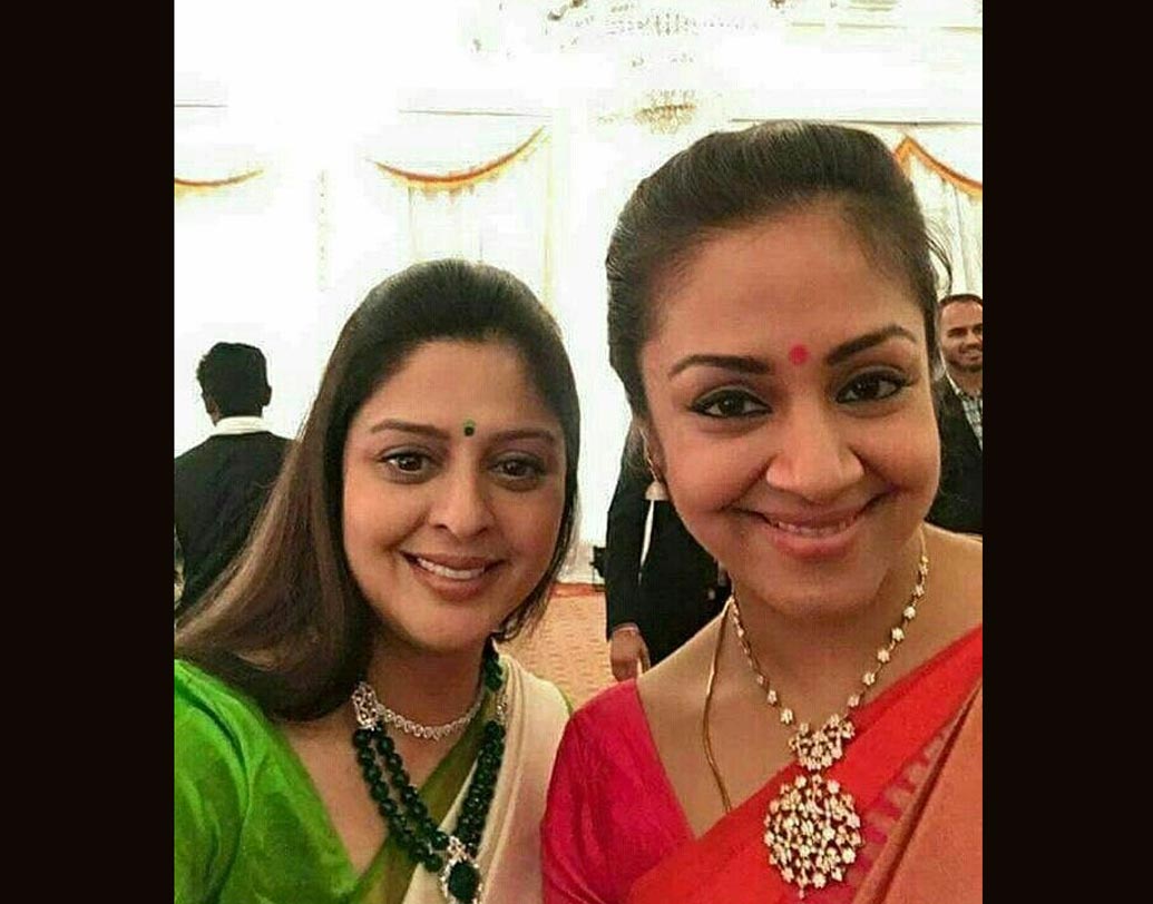 নাগমা ও জ্যোতিকা: বলি‌উডে বেশ কিছু হিট ছবিতে কাজ করেছেন নাগমা। তাঁর বোন জ্যোতিকা কাজ করছেন দক্ষিণ ভারতীয় ছবিতে। সেই ছবিগুলিও হিট।