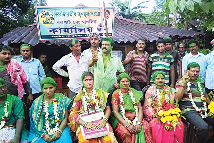  বলপাই পঞ্চায়েতে বোর্ড গঠনের পর। নিজস্ব চিত্র