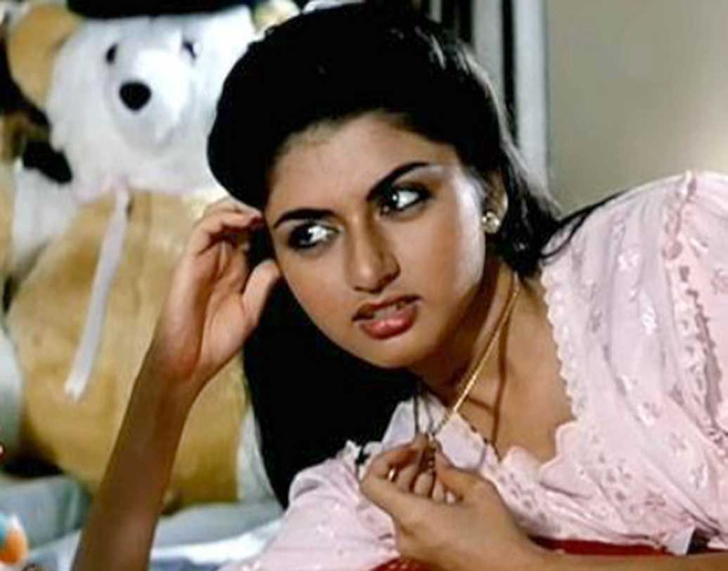 ভাগ্যশ্রী: ম্যায়নে পেয়ার কিয়ার নায়িকা কিন্তু বাস্তবেও একজন রাজকুমারী। তাঁর বাবা বিজয় সিংহ রাও পটবর্ধন মহারাষ্ট্রের সাঙ্গলি রাজ্যের রাজপরিবারের প্রধান উত্তরসূরি।