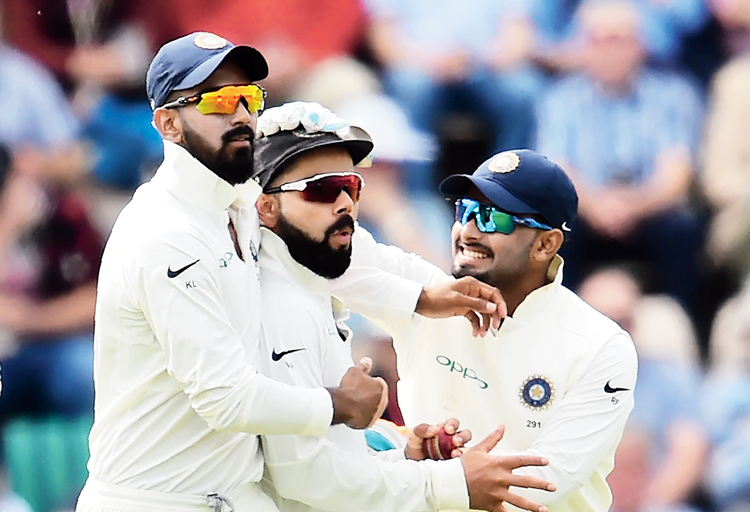 Curran fights to take england to goes past 200