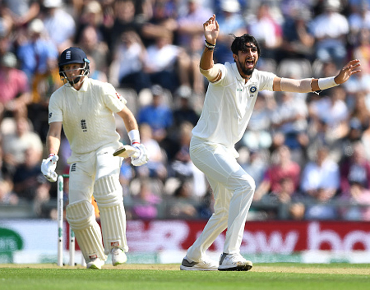 ভারতীয় পেস বোলিংয়ের সর্বকালের অন্যতম সেরা প্রদর্শনী হয়ে থাকল সাউদাম্পটনের প্রথম ইনিংস। দলের তিন সিমার— ইশান্ত শর্মা, যশপ্রীত বুমরা এবং মহম্মদ শামির ত্রিমুখী আক্রমণের সামনে অসহায় লাগছিল ইংল্যান্ডের ব্যাটসম্যানদের।