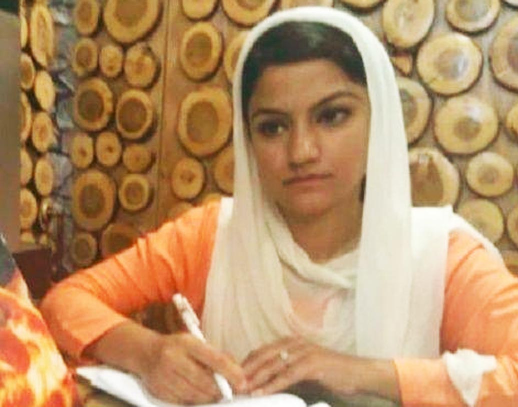 কলেজে পড়াশোনা করার সময় রোজ একটা ক্যাফেটেরিয়াতে বসে বন্ধুদের সঙ্গে আড্ডা দিতেন মেহবিশ। আর তখন থেকেই নিজের একটা ক্যাফে খোলার ইচ্ছে জাগে তাঁর মনে।