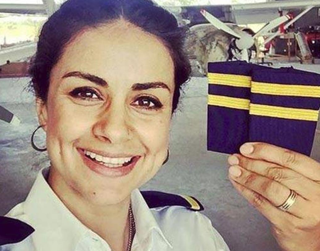 আসলে লুকোছাপা নয়। গুলের সাফ জবাব, “পরিবারের সকলেই তো জানত। সন্তানের জন্ম দেওয়ার বিষয়টাই আলাদা একটা অনুভূতি। ঋষি আর আমি দু’জনেই এই অনুভূতি পাবলিকলি শেয়ার করতে চাইছিলাম না।”