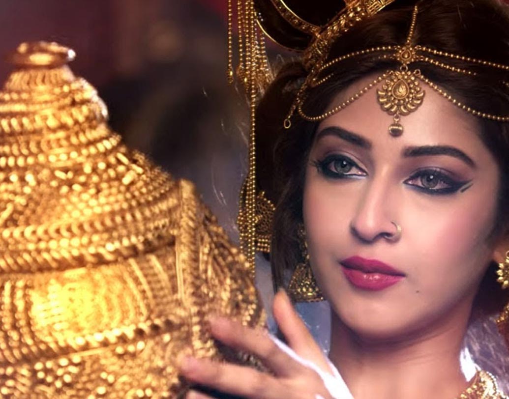 বর্তমানে ‘পৃথ্বী বল্লভ’-এ মূল চরিত্রে অভিনয় করেছেন সোনারিকা।