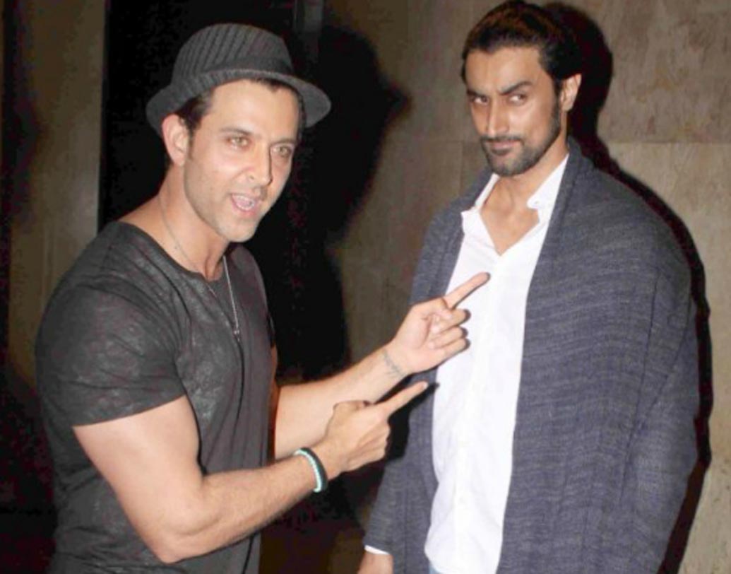 হৃত্বিক রোশন ও কুণাল কপূর: ছোট্টবেলার প্রিয় বন্ধু। রাত তিনটের সময়ও হৃত্বিক যদি ডাকেন, তা হলে ছুটে আসবেন কুণাল। কুণালের বিয়েতেও অন্যতম কর্তা ছিলেন ‘গুজারিশ’ নায়ক।