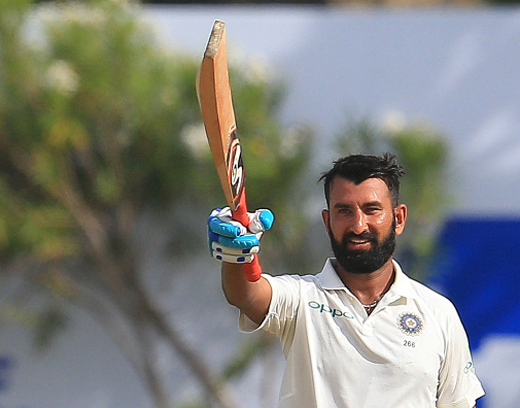 চেতেশ্বর পূজারা: রাহুল পরবর্তী ভারতীয় ক্রিকেটের ‘দ্য ওয়াল’ হিসেবে যাঁকে ভাবা হচ্ছিল, সেই চেতেশ্বর পূজারাকে প্রথম টেস্টে বাদ দিয়েছিলেন কোহালি-শাস্ত্রী। তথাকথিত শক্তিশালী ব্যাটিং লাইনাপের ধসের পর পূজারাকে দলে না রাখার সাহস দেখাবেন না বিরাটরা।