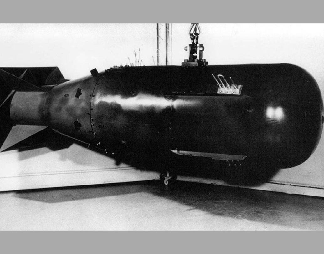 সেই সময় আমেরিকা যতটা ইউরেনিয়াম জোগাড় করতে পেরেছিল, তার পুরোটাই নাকি বোমা বানাতে খরচ করেছিল।