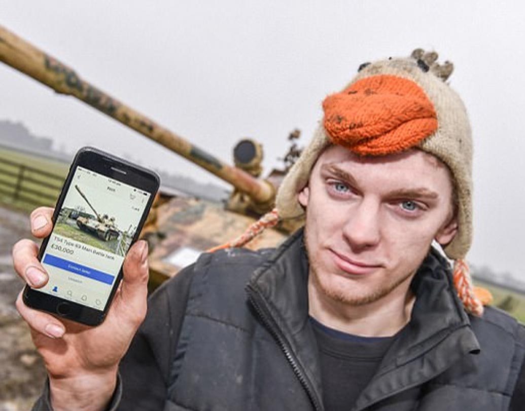 চিনে তৈরি এই টি-৫৪ ট্যাঙ্ক বিক্রির বিজ্ঞাপন দিয়েছিলেন জো হিউস নামে এক ব্যক্তি। এর আগে নিজেও তিনি ট্যাঙ্কটি কেনেন। মেরামতও করেন। কিন্তু ভিতরে কী আছে দেখেননি।