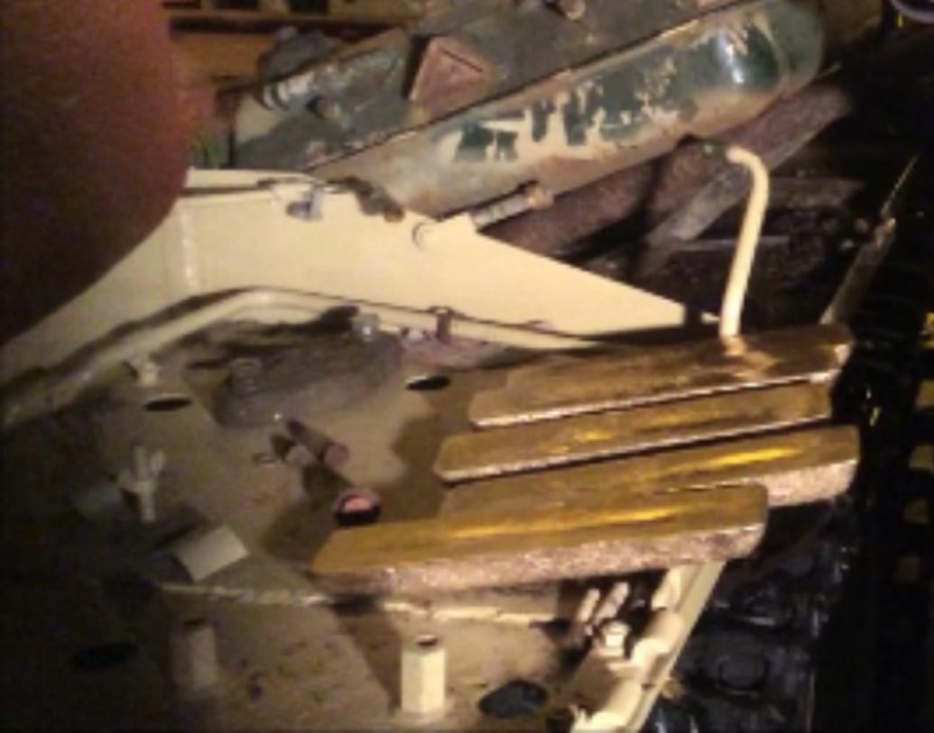 ঘটনাটি অবশ্য ২০১৭ এপ্রিলের। নর্দাম্পটনশায়ারে এই ট্যাঙ্ক খুলে দেখার সময় বিষয়টি প্রকাশ্যে আসে। গোটা ঘটনার ভিডিয়ো করে রাখেন মিড।