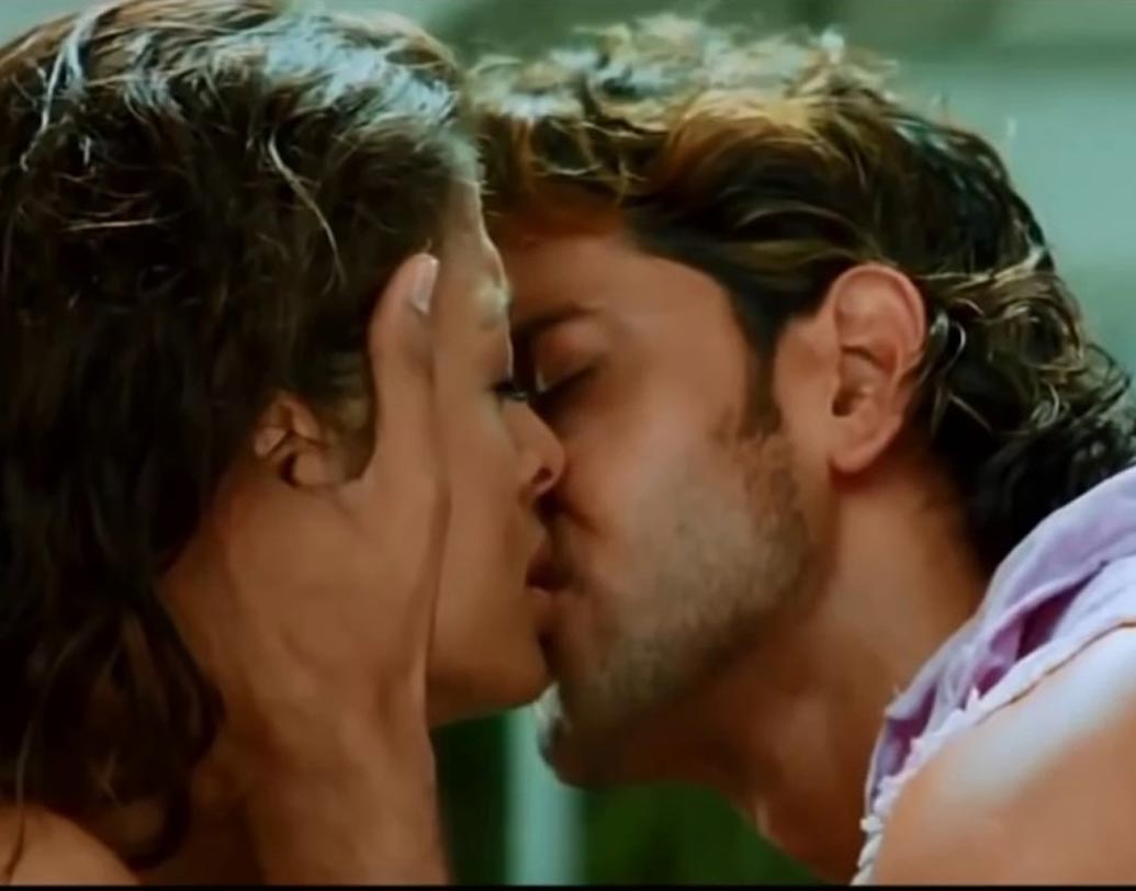 ঐশ্বর্য রাই: ২০০৬ সালে ‘ধূম ২’ ছবিতে হৃত্বিক রোশনের বিপরীতে অভিনয় করেন অ্যাশ। তখন একটি চুম্বন দৃশ্যে অভিনয় করেন। বিতর্কও হয়েছিল নাকি এই দৃশ্য  ঘিরে।