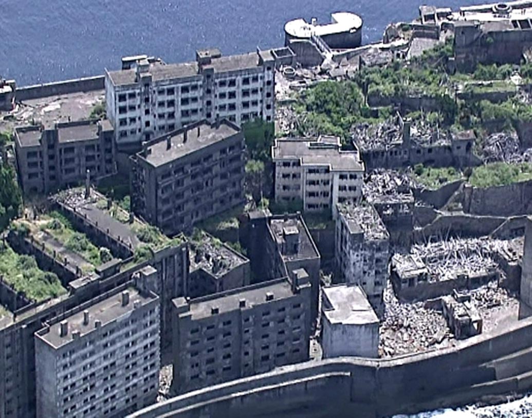 দ্বীপে অট্টালিকাগুলি এমনভাবে নির্মাণ করা হয়, দূর থেকে দেখে মনে হত সমুদ্রে নোঙর করে আছে বিশাল যুদ্ধ জাহাজ।একমাত্র রোমে তৈরি কংক্রিটের বাড়িই টেক্কা দিতে পারে বাড়িগুলিকে।