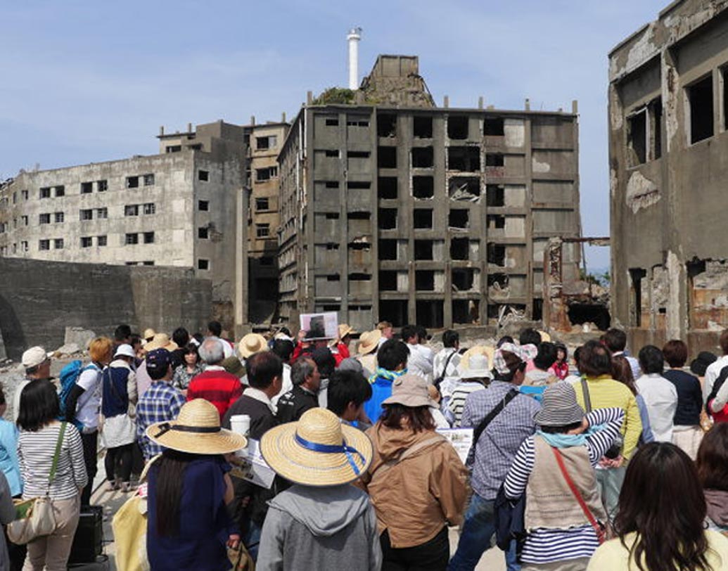 ২০০৯ সালে পর্যটকদের জন্য খুলে দেওয়া হয়েছিল এটি। জেমস বন্ডের ‘স্কাইফল’-সহ বেশ কয়েকটি ছবির শুটিং হয়েছে হাশিমা দ্বীপে।তবে খুব অ্যাডভেঞ্চারপ্রেমীরাই এই দ্বীপে বেড়াতে আসেন।