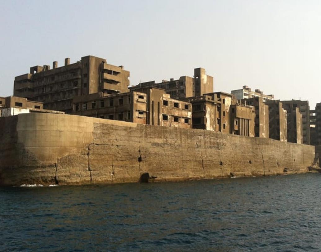 ১৯৭০ সাল নাগাদও কয়লাখনিসমৃদ্ধ এই দ্বীপে বাস করতেন প্রায় ৫ হাজার বাসিন্দা। তবে ১৯৭৪ সাল নাগাদ খনিটি বন্ধ হয়ে যায়। ফাঁকা হতে থাকে দ্বীপ। ২০১৫ সালে এটিকে ইউনেস্কো ওয়ার্ল্ড হেরিটেজ সাইট ঘোষণা করা হয়।