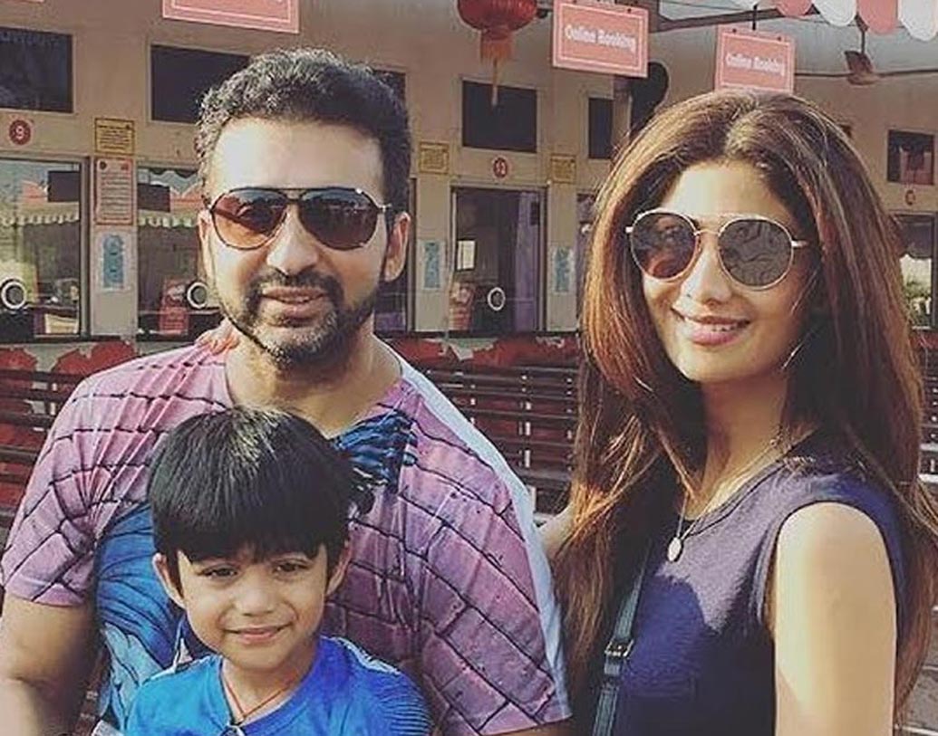 শিল্পা শেট্টি: ‘বাজিগর’ দিয়ে কেরিয়ারের শুরু। ২০০৭ সালে জেতেন ব্রিটিশ সেলেব্রিটি রিয়্যালিটি শো। ২০০৯ সালে শিল্পপতি রাজ কুন্দ্রাকে বিয়ে করেন শিল্পা। রাজ ব্রিটেনের একজন এনআরআই ব্যবসায়ী । রয়েছে এক ছেলে।