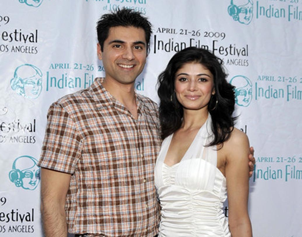 পূজা বাত্রা: ১৯৯৭ সালে পূজার ‘ভিরাসত’ ছবিটি অত্যন্ত জনপ্রিয় হয়েছিল। ২০০২ সালে ক্যালিফোর্নিয়ার অর্থোপেডিক সার্জেন সোনি আলুওয়ালিয়াকে বিয়ে করেন সুপারমডেল-নায়িকা পূজা। ২০১১ সালে যদিও বিচ্ছেদ হয়ে গিয়েছে তাঁদের।