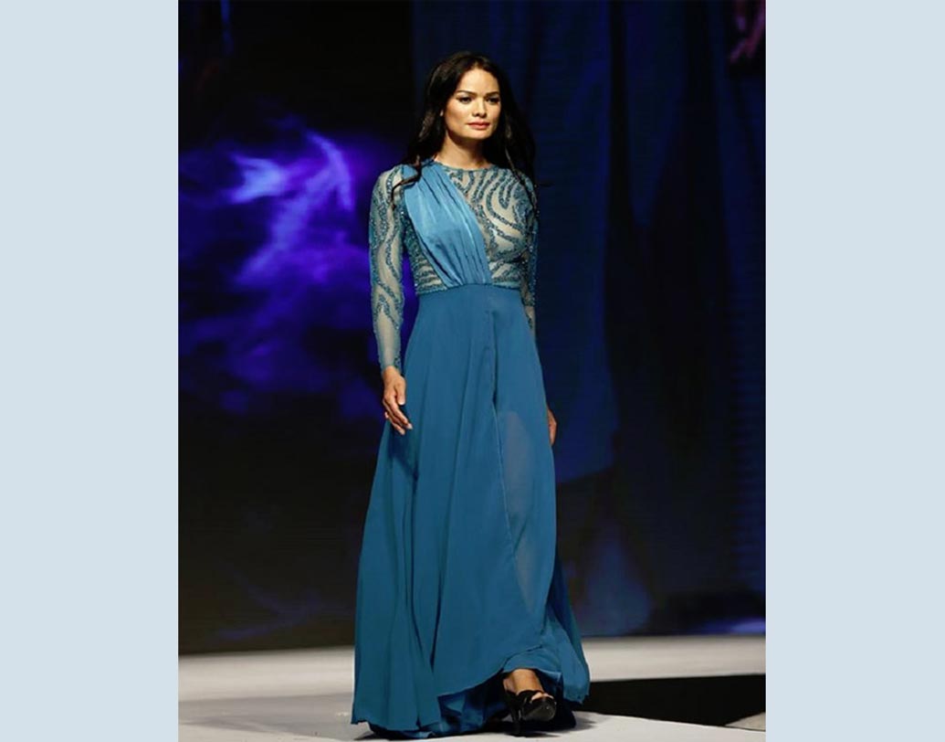 মডেলিংয়ে বরাবরই উৎসাহ ছিল তাঁর। বেশ কয়েকটি ফ্যাশন পত্রিকার ফটোশুটে ডাক পড়ে তাঁর। ছবি ছাপা হয় প্রচ্ছদে। শুরু হয় নিউ ইয়র্ক, মিলান, প্যারিসের র‌্যাম্পে হাঁটা। মুম্বইয়ে থাকা শুরু করেন সেই সময়।