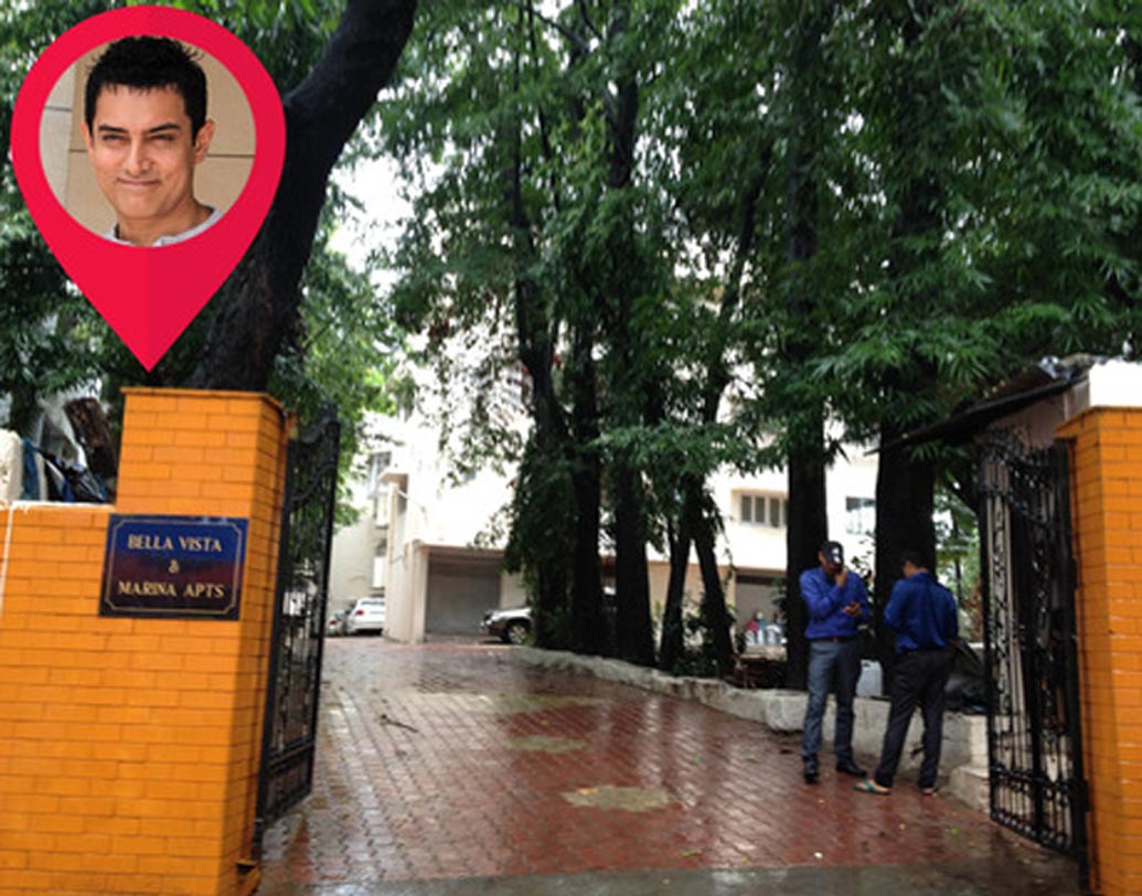 আমির খান: মিস্টার পারফেকশনিস্ট নাকি খরচ এক্কেবারে পছন্দ করেন না। তাই অন্যদের তুলনায় আমিরের বাড়ির বিদ্যুতের বিলের খরচ বেশ কম। প্রতি মাসে ইলেকট্রিসিটি বিল আসে নয় লক্ষ টাকার মতো!