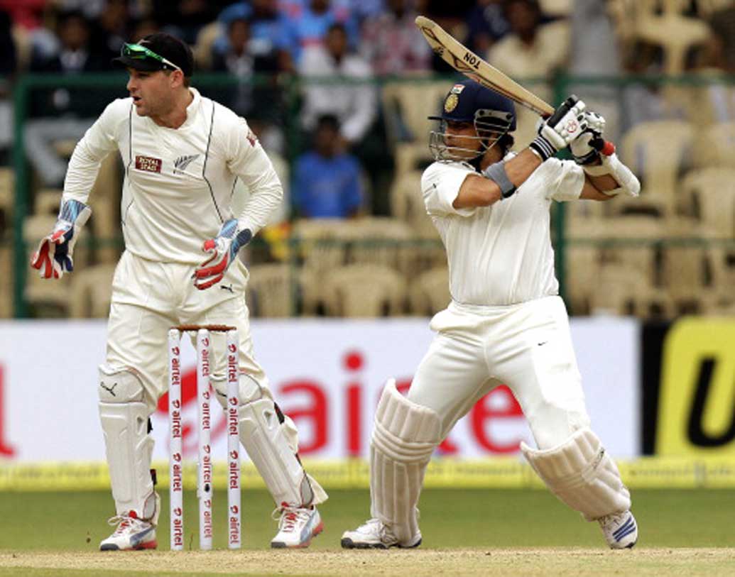 সচিন তেন্ডুলকর: এই তালিকায় কিছুটা হলেও পিছিয়ে রয়েছেন আধুনিক ডন। রিচার্ডসের মতো ১২০ ইনিংসে এই রান করেছিলেন সচিন।