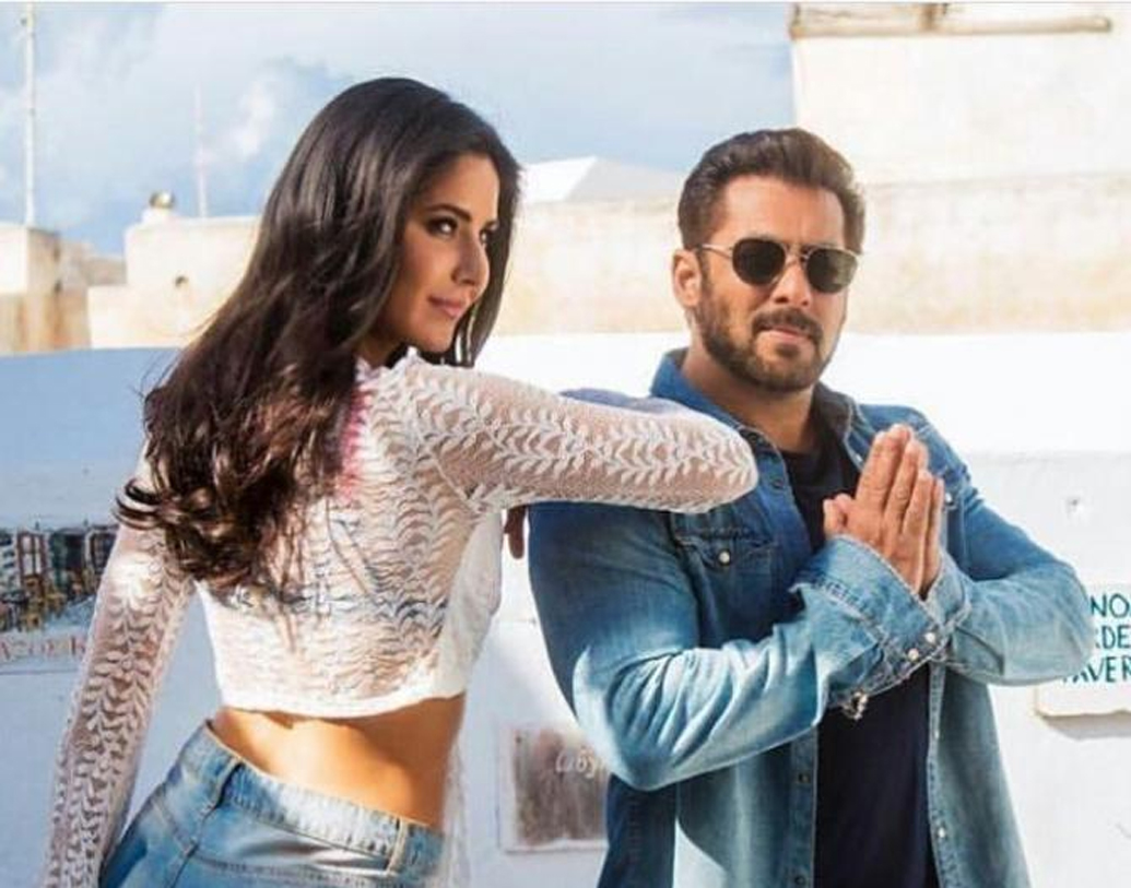 ক্যাটরিনা কইফ ও সলমন খান দু’জনে চুটিয়ে প্রেম করেছেন। সলমনের মায়ের সঙ্গেও দিব্যি সখ্যতা রয়েছে ক্যাট সুন্দরীর। তবে সলমনের সঙ্গে সম্পর্ক স্থায়ী হয়নি। কিন্তু বন্ধুত্ব রয়েছে এখনও। পরস্পরের পাশেও থাকেন সব সময়।