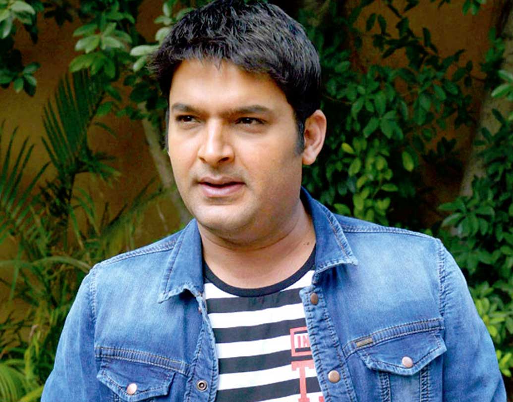 বেশ কিছু দিন ধরেই লোকচক্ষুর আড়ালে চলে গিয়েছিলেন কমেডিয়ান কপিল শর্মা। তবে নতুন কমেডি শো নিয়ে আবার ফিরছেন কপিল। আর যে সময়ে কপিল ‘কমেডি নইটস’ করতেন, সে সময়ে প্রতি পর্বের জন্য ৬০ থেকে ৮০ লক্ষ টাকার কাছাকাছি পারিশ্রমিক পেতেন।