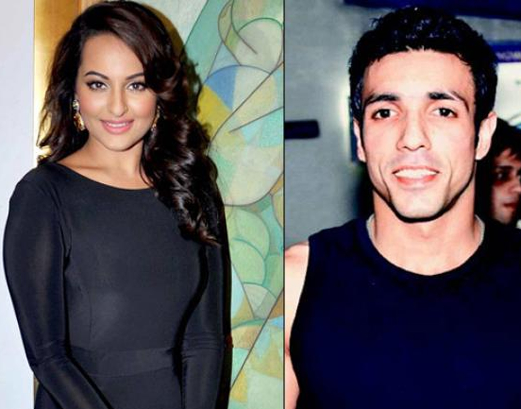 সোনাক্ষী সিংহের সঙ্গে নাকি টানা দু’বছর সম্পর্ক ছিল শিল্পপতি আদিত্য শ্রফের। পরবর্তীতে যদিও সোনাক্ষীই নাকি সেই সম্পর্ক ভেঙে দেন, কারণ তিনি তখন বলিউডের নায়িকা।