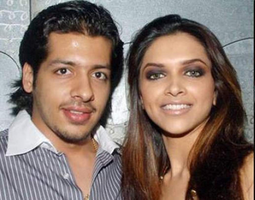 দীপিকা পাড়ুকোনের সঙ্গে অভিনেতা নীহার পাণ্ড্যর সম্পর্ক নিয়ে বি টাউনে গুঞ্জন ছিল। হিমেশ রেশমিয়ার অ্যালবাম ‘আপ কা সুরুর’-এ এক সঙ্গে কাজও করেছেন। তবে ‘ওম শান্তি ওম’ মুক্তি পাওয়ার সময় থেকেই নাকি সম্পর্কে চিড় ধরতে থাকে।