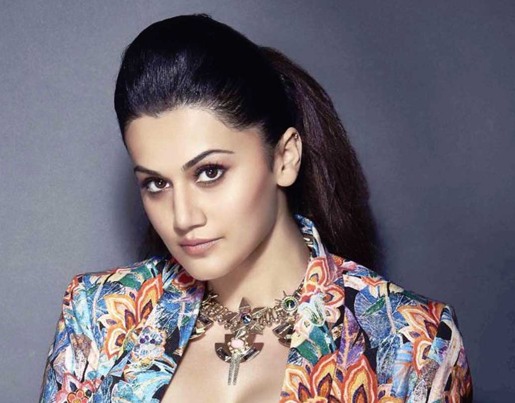 বলিউডে পা রাখার আগে এক জন সফটওয়্যার ইঞ্জিনিয়ার ছিলেন তাপসী পান্নু। দিল্লির গুরু তেগ বাহাদুর ইনস্টিটিউট অব টেকনোলজি থেকে ইঞ্জিনিয়ারিং পাশ করেছিলেন ‘পিঙ্ক’-এর অভিনেত্রী। কিন্তু চাকরি করলে কী হবে? মন যে তাঁর পড়েছিল সিনেমায়। আর তাড়াতাড়ি ডাকও চলে এসেছিল বলিউড থেকে।