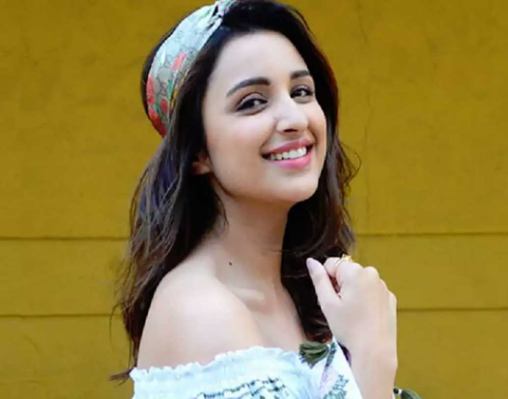 ১৭ বছর বয়সে লন্ডন পাড়ি দেন পরিণীতি। আর সেখান থেকে স্নাতক স্তরে তিনটে ডিগ্রি নিয়ে দেশে ফেরেন। ম্যাঞ্চেস্টার বিজনেস স্কুল থেকে বিজনেস, ফিন্যান্স আর ইকোনমিক্স-এ স্নাতক হন পরিণীতি। তবে পড়াশোনার পাশাপাশিই ম্যাঞ্চেস্টার ইউনাইটেড ফুটবল ক্লাবে কাজও করেছেন তিনি। আর তার অনেক পরে পরিণীতির জীবনে আসে সিনেমা।  