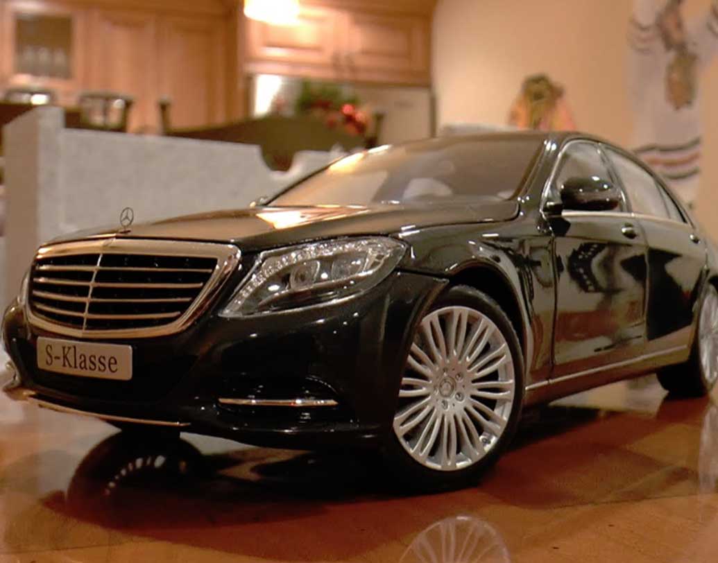 কপিলের গ্যারেজে রয়েছে একটি মার্সিডিজ বেঞ্জ এস ক্লাস। যার দাম প্রায় ১ কোটি ১৯ লক্ষ টাকার কাছাকাছি।