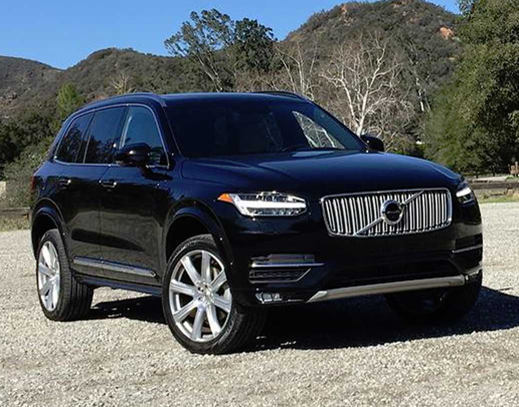 শুধু মার্সিডিজ বেঞ্জই নয়। প্রায় দেড় কোটি টাকা মূল্যের একটি ভলভো এক্সসি নাইন্টিও রয়েছে এই কমেডিয়ানের। আর প্রায় ২ কোটি ৬০ লক্ষ টাকা মূল্যের একটি রেঞ্জ রোভার ইভোকও রয়েছে কপিলের।