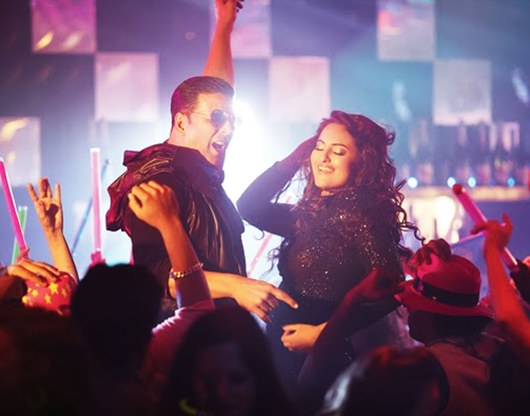 হানি সিংহের ‘পার্টি অল নাইট’ গানটা মনে আছে নিশ্চয়। অক্ষয় কুমারের ‘বস’ ছবিটি কিন্তু এক্কেবারেই হিট করেনি। অথচশুধু এই গানটা শুট করতেই নাকি ৬ কোটি টাকার কাছাকাছি খরচ হয়েছিল। এখনও পর্যন্ত বলিউডে সব থেকে বেশি খরচ হয়েছে এই গানটি শুট করতে।