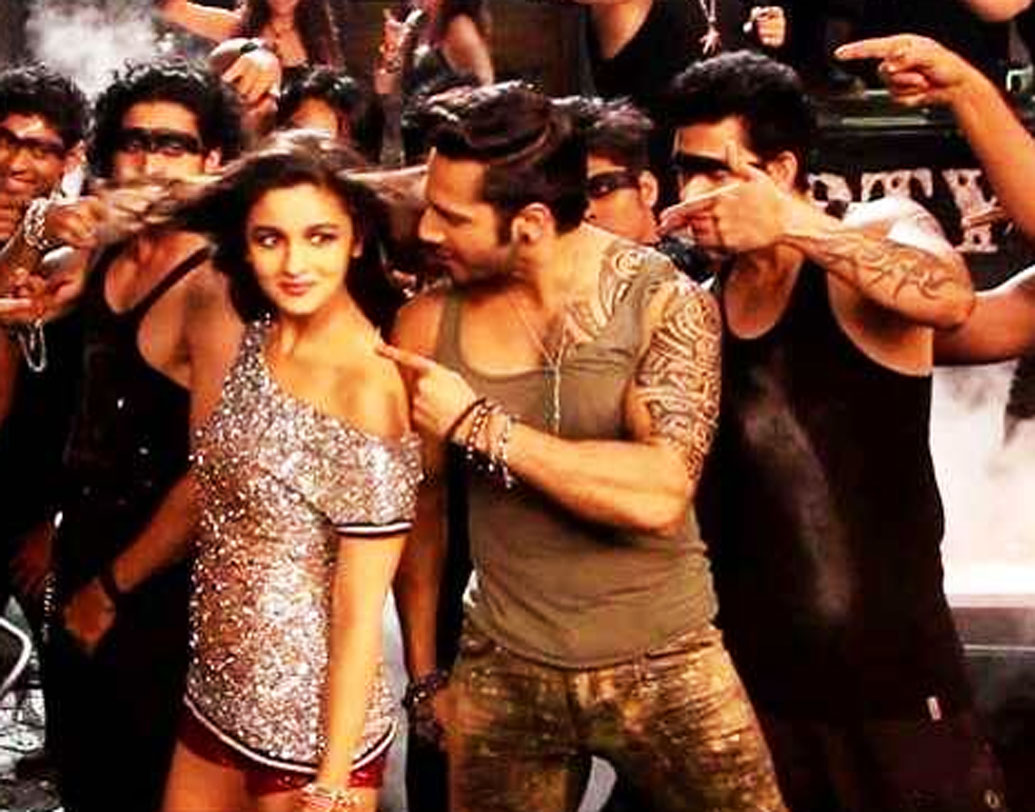 ‘স্যাটারডে স্যাটারডে’ গানটি শুট করতে প্রযোজক খরচ করেছিলেন প্রায় ৩ কোটি টাকা। আলিয়া ভট্ট এবং বরুন ধওয়নের ‘হাম্পটি শর্মা কী দুলহনিয়া’-ও যেমন হিট হয়েছিল, হিট হয়েছিল ‘স্যাটারডে স্যাটারডে’ গানটিও।