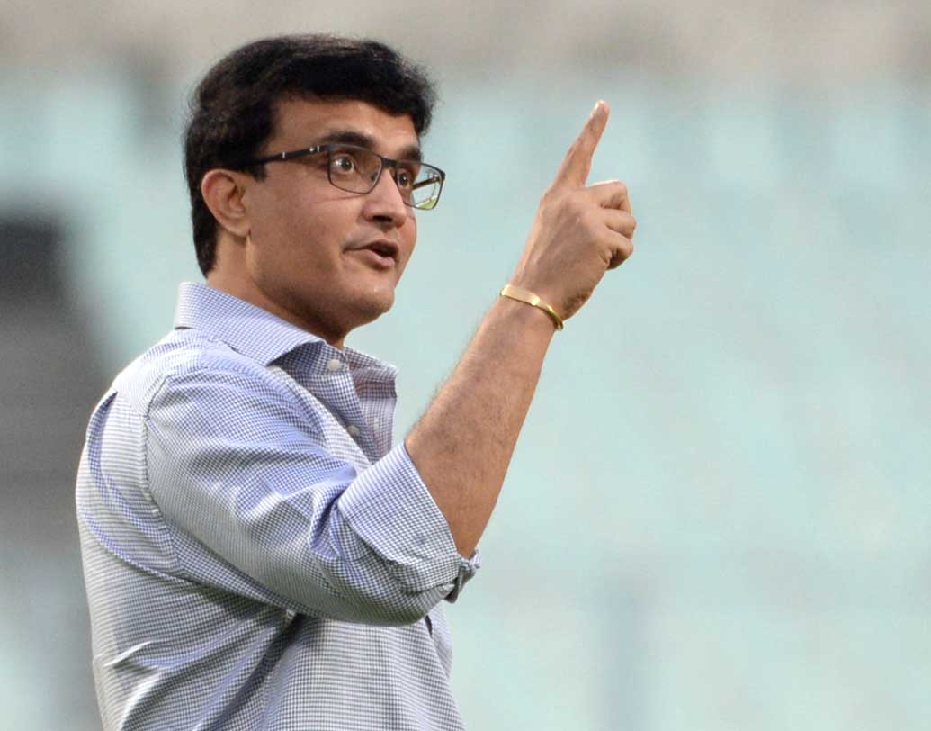 অন্যতম সেরা ক্রিকেট অধিনায়ক কিন্তু ক্রিকেট কোচ হিসাবেও অসাধারণ হতে পারেন। সৌরভ গঙ্গোপাধ্যায়ের অভিজ্ঞতা আর পরামর্শ মেনে চললে দেশ-বিদেশ সর্বত্রই জয় পেতে পারে ভারত।