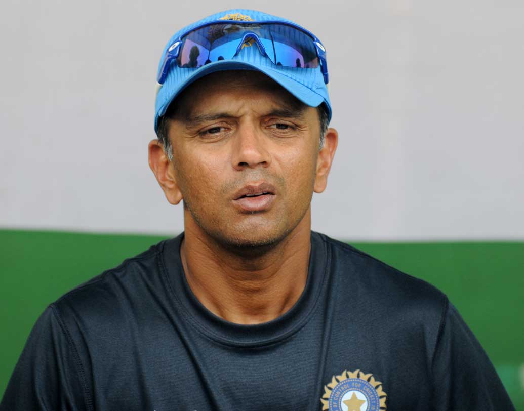 জেন্টলম্যানস গেমের অন্যতম জেন্টলম্যান রাহুল দ্রাবিড়। কোচ হিসেবে দ্রাবিড় কত দক্ষ, সেটা যুব দলকে প্রশিক্ষণ দিয়ে দেখিয়ে দিয়েছেন। বর্তমানে ভারতীয় দলে খেলা একাধিক তারকা তাঁর হাতেই তৈরি। তাঁর প্রশিক্ষণাধীনে চলতি বছরের শুরুর দিকে ভারতীয় যুব দল অনূর্ধ্ব-১৯ বিশ্বকাপ জিতেছে।