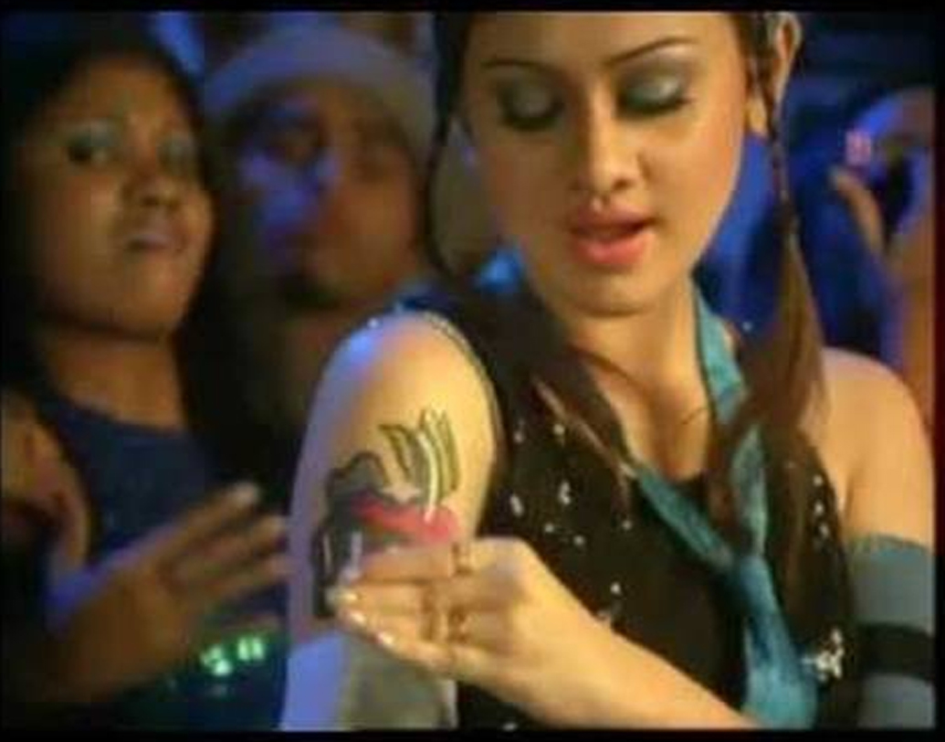 শেফালি ২০০২ সালে বিয়ে করলেও সেই দাম্পত্য সুখের হয়নি। ২০০৯ সালে স্বামীর বিরুদ্ধে মানসিক ও শারীরিক অত্যাচারের অভিযোগ আনেন। বিচ্ছেদ হয়ে যায়। তার পর অন্তরালেই ছিলেন।