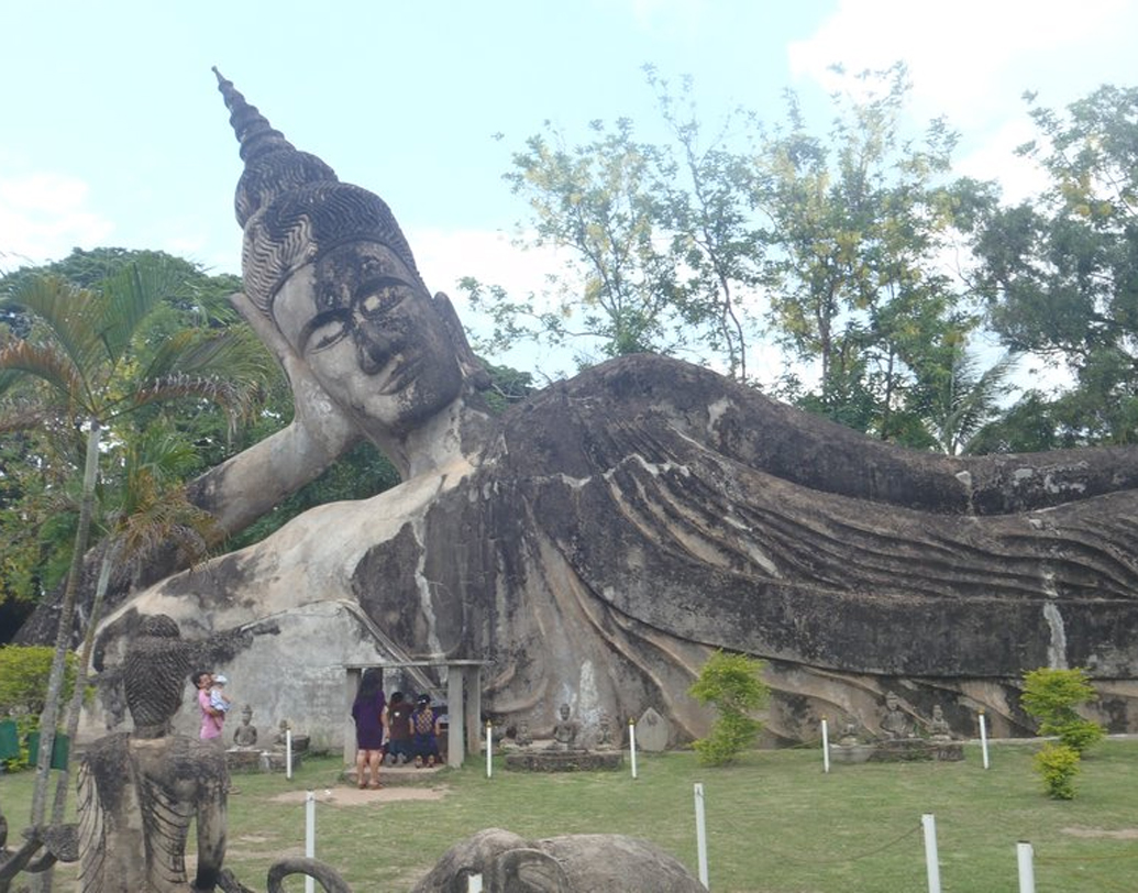 লাওস: দক্ষিণ-পশ্চিম এশিয়ার দেশটি মনাস্ট্রি, পাহাড়-পর্বত, ফরাসি আর্কিটেকচার সবমিলে অত্যন্ত আকর্ষণীয় পর্যটকদের কাছে। ভারতীয় এক টাকার দাম এই দেশে ১১৭ লাওশিয়ান কিপ।