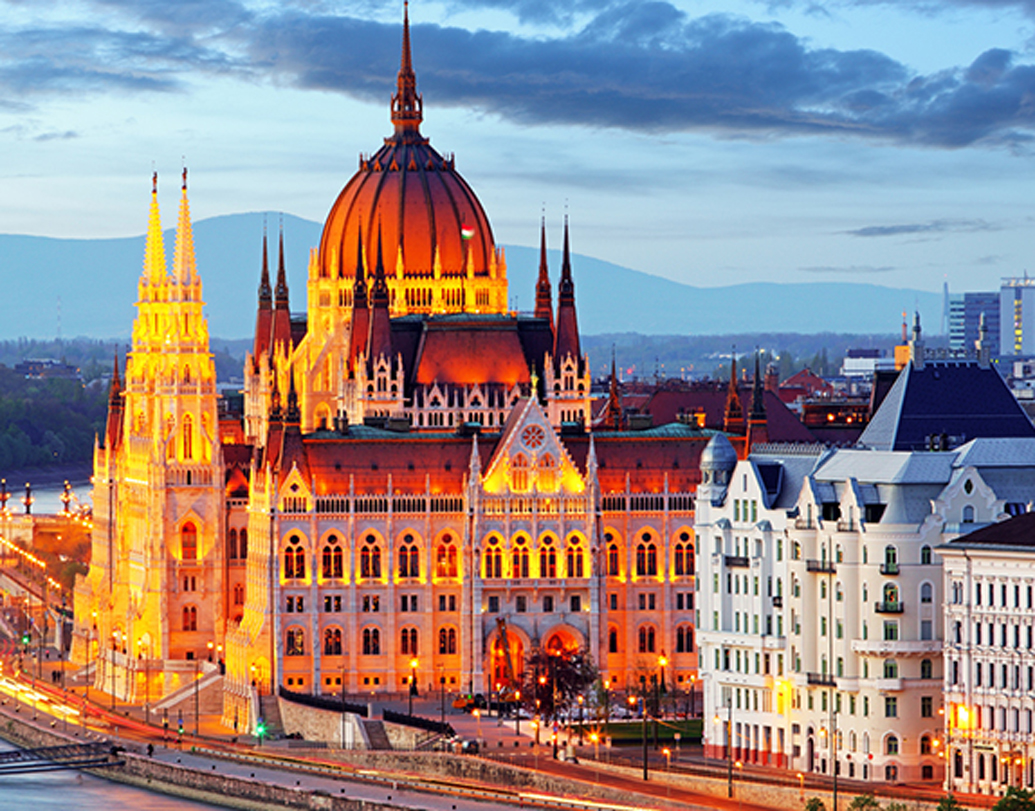 হাঙ্গেরি: ভারতীয় এক টাকার দাম এ দেশ প্রায় ৩.৮৮ হাঙ্গেরিয়ান ফোরিন্ট। রাজধানী বুদাপেস্ট ছাড়াও প্রাচীন স্থাপত্য, নিও-ক্ল্যাসিক্যাল বিল্ডিং, উনিশ শতকের চেন ব্রিজ, বেড়ানোর অসংখ্য জায়গা এই দেশে।