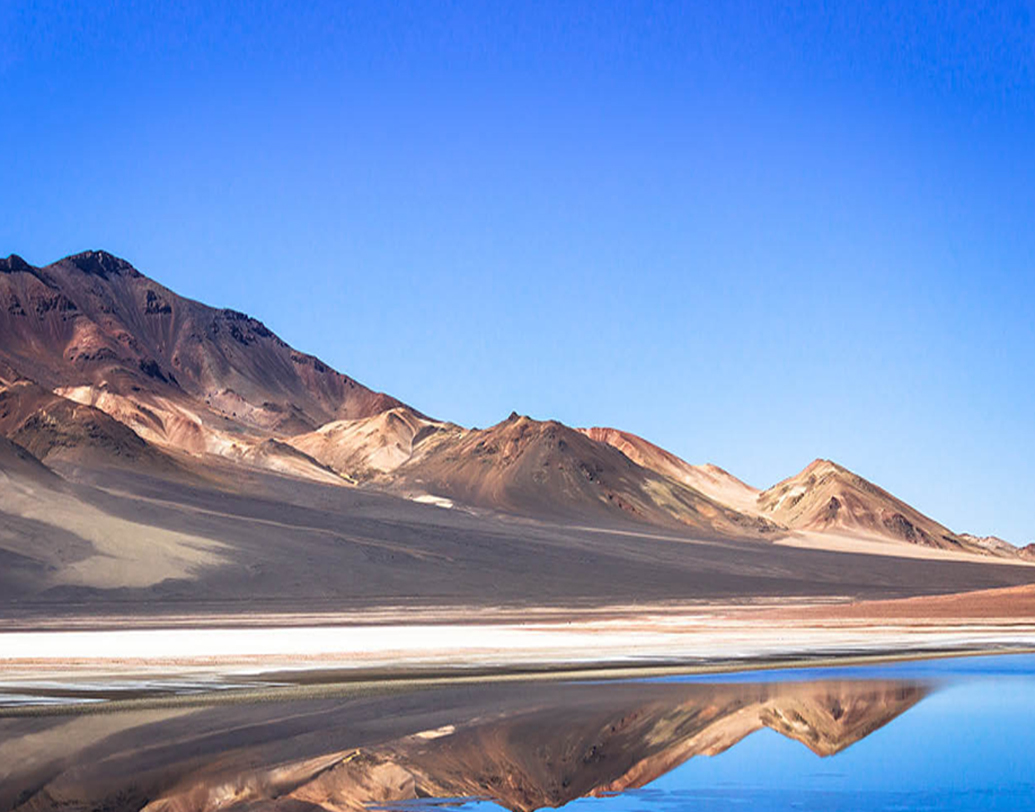 চিলে: ভারতীয় এক টাকার দাম চিলেতে ৯.৫৬ পেসো। আন্দিজ পর্বতমালার পাশেই বেড়াতে গেলে মন্দ হবে না। নিও ক্ল্যাসিকাল ক্যাথিড্রালগুলোও দেখা হয়ে যাবে।