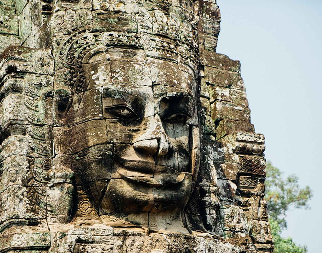 কম্বোডিয়া: ভারতীয় এক টাকার দাম কম্বোডিয়ায় প্রায় ৫৬.৬২ কম্বোডিয়ান রিয়েল। কাজেই এই দেশে মনের সুখে বেড়াতে যেতে পারেন।