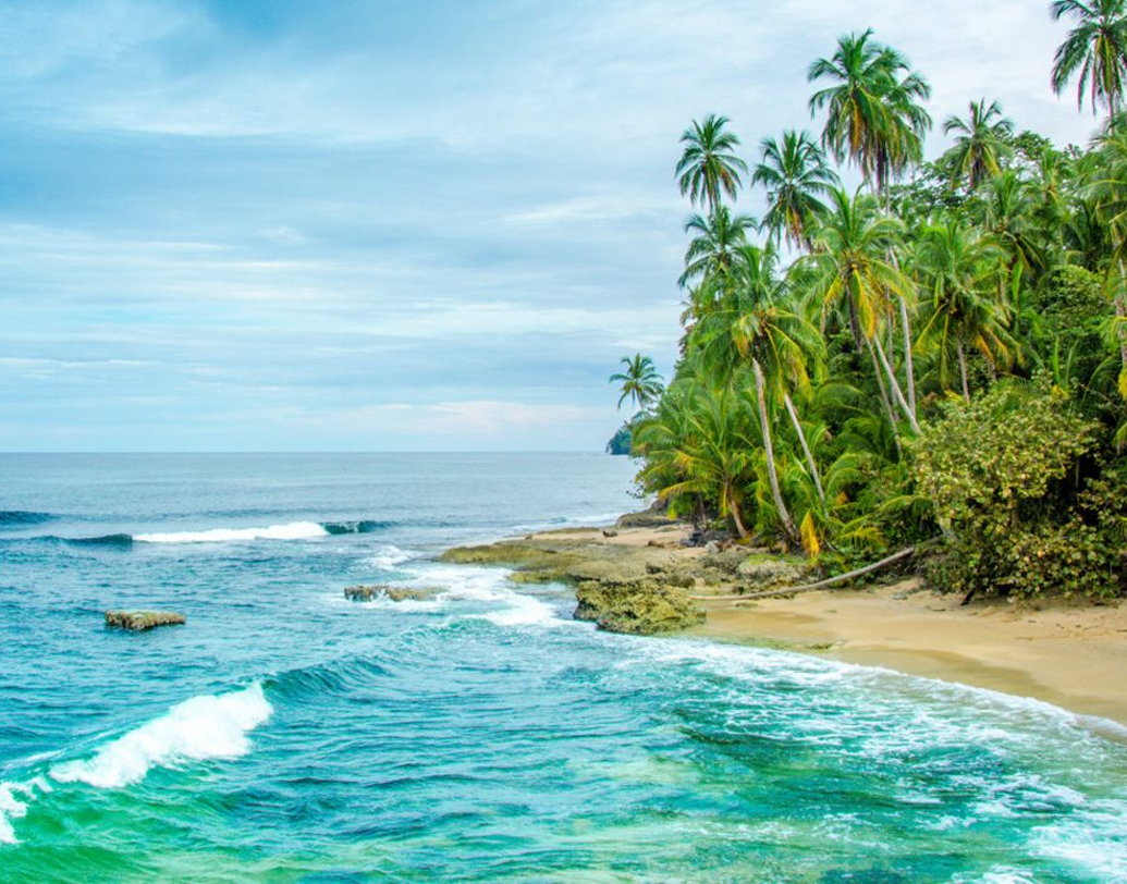 কোস্টা রিকা: ভারতীয় এক টাকার দাম এই দেশে ৮.০৩ কোলন। লাতিন আমেরিকার দেশটিতে সমুদ্র, অাগ্নেয়গিরি, জঙ্গল কী নেই। বেড়াতে যেতে পারেন দিব্যি।