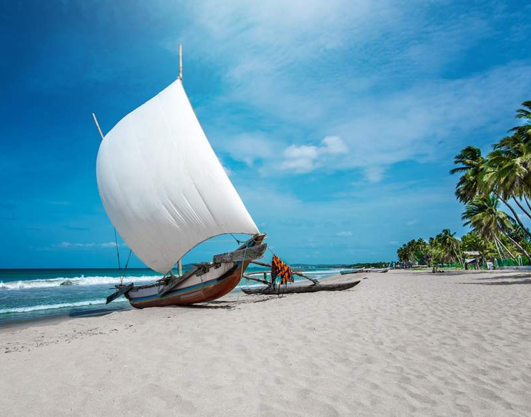 শ্রীলঙ্কা: ভারতীয় এক টাকার দাম শ্রীলঙ্কায় প্রায় আড়াই রুপির সমান। সমুদ্র, পাহাড়, জঙ্গলে ঘেরা দেশটিতে বেড়াতে যেতেই পারেন। বিশেষ করে সি ফুড খেতে চাইলে এই দেশ আদর্শ।